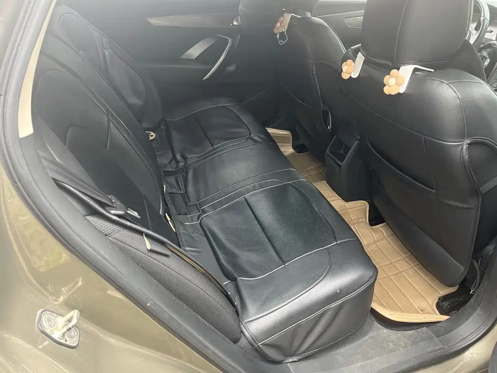 DS 5LS 2014 1.8L AT Comfort VTi140