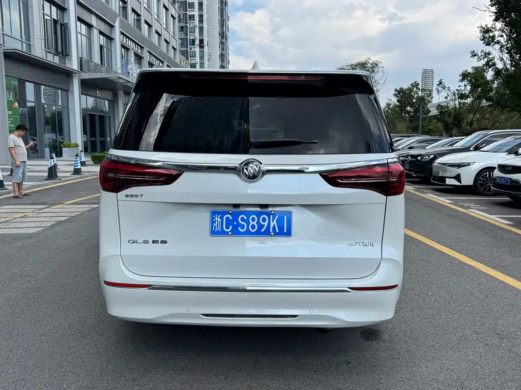 Buick GL8 — миниатюра 3