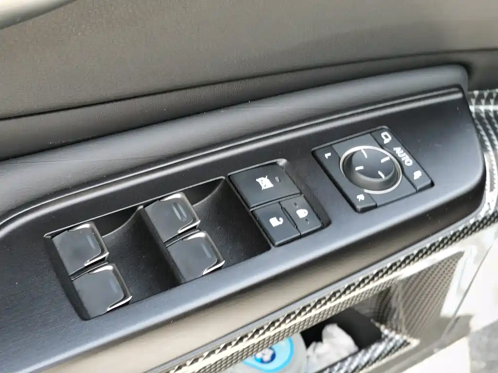 Lexus ES — миниатюра 11