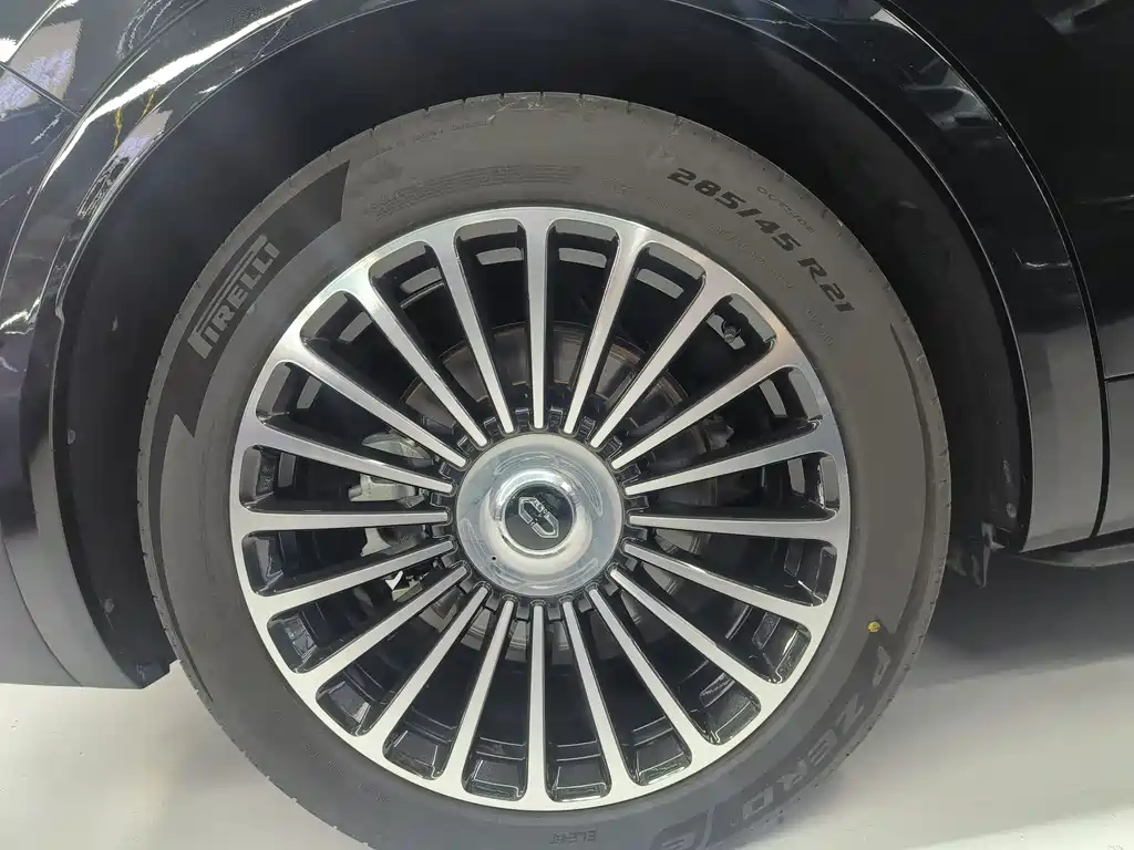 Aito M8 2025 Ultra 53.4kWh 6 мест (192 ）