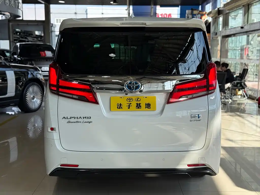 Toyota Alphard — миниатюра 23