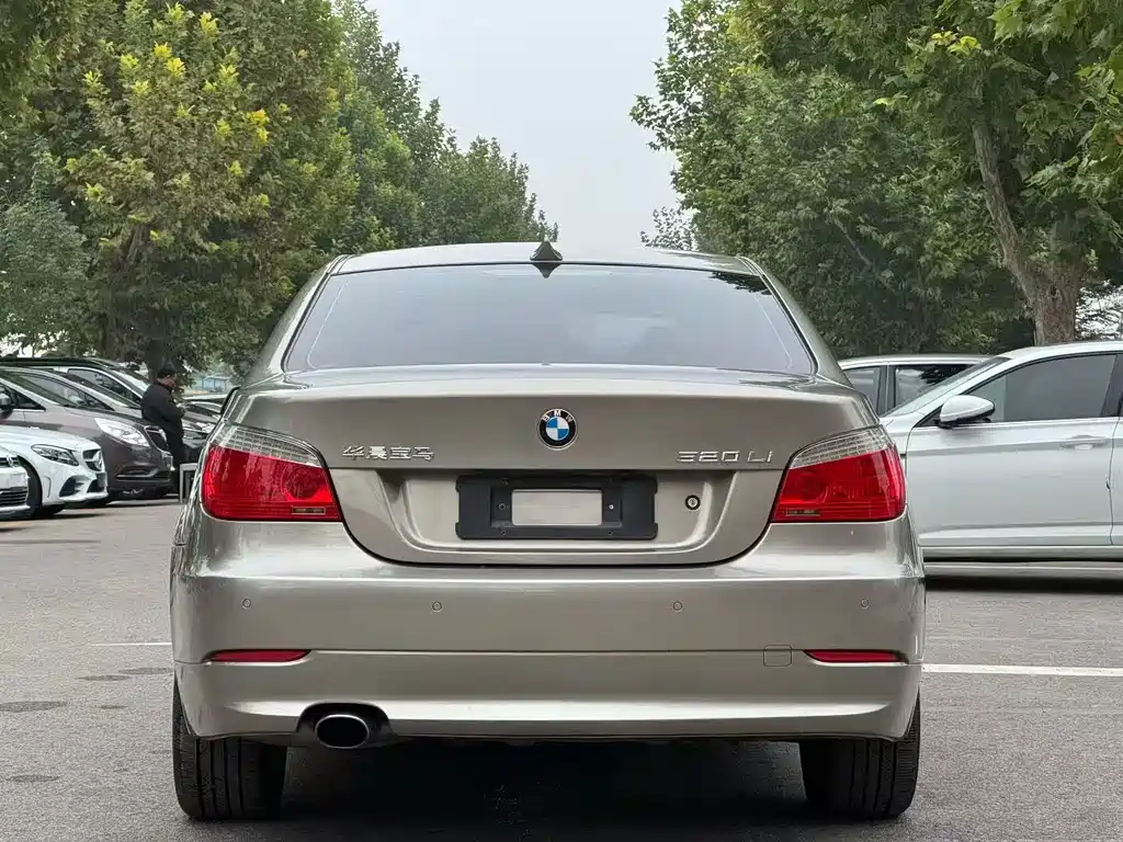 BMW 5 Series — миниатюра 8