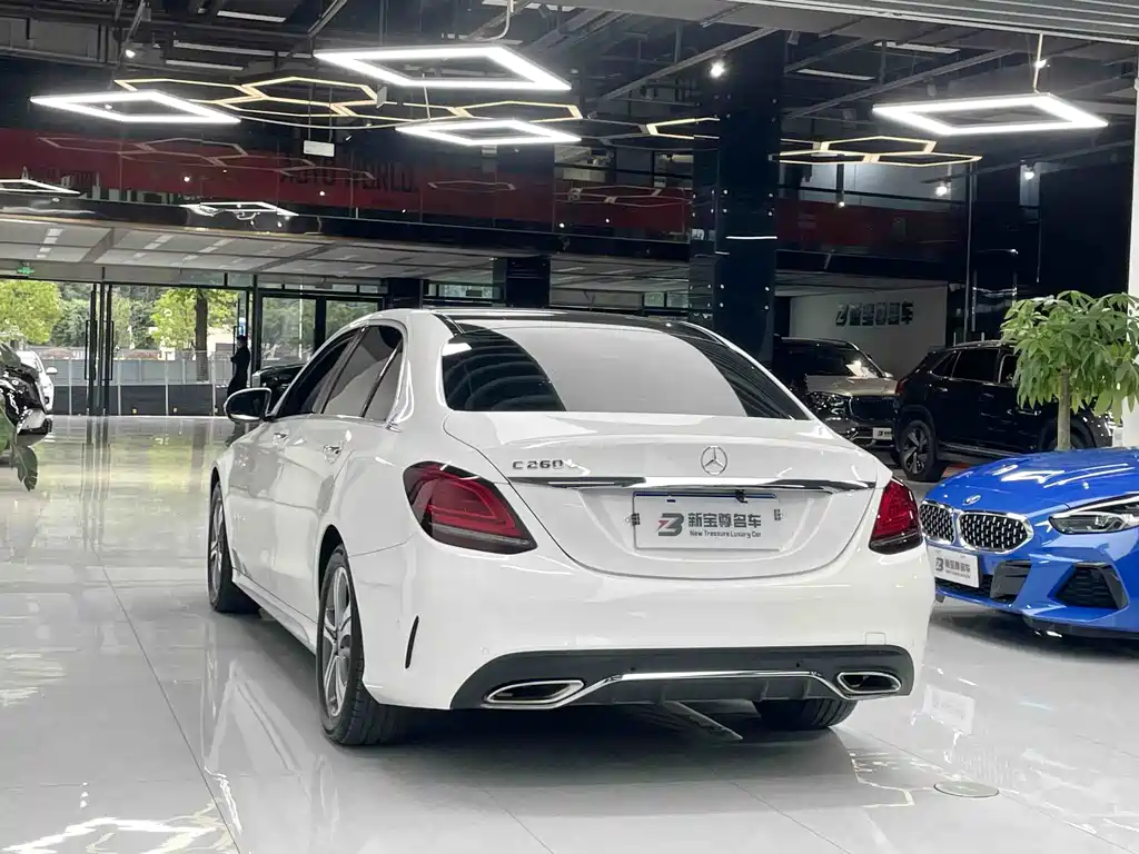 Mercedes-Benz C-Class — миниатюра 11