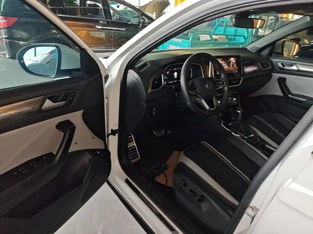 Volkswagen T-Roc — миниатюра 16