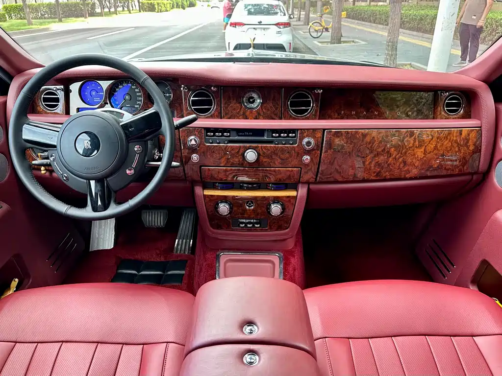 Rolls-Royce Phantom — миниатюра 7