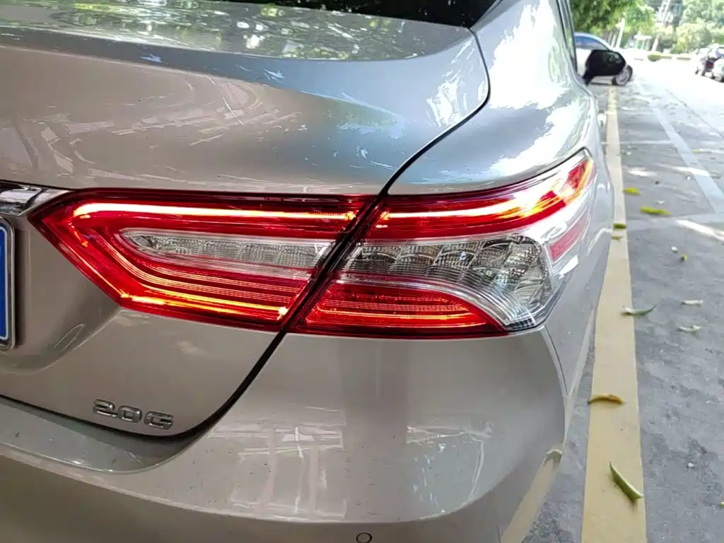 Toyota Camry — миниатюра 8