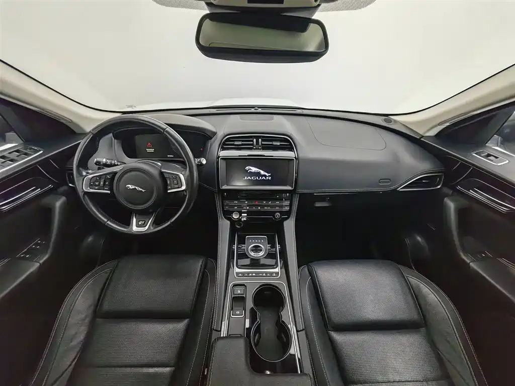 Jaguar F-Pace 2016 2.0T R-Sport Sport