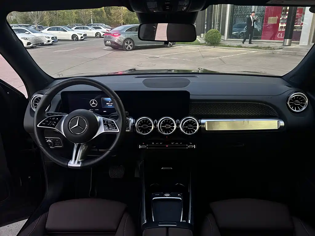 Mercedes-Benz GLB — миниатюра 9