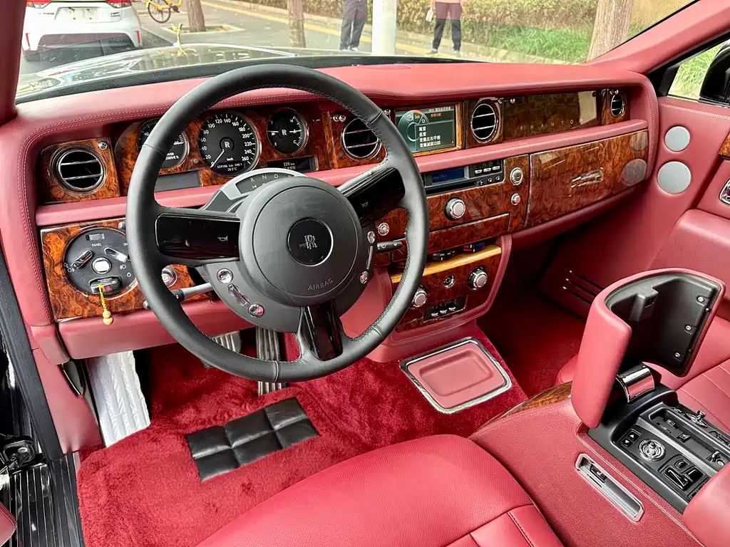 Rolls-Royce Phantom — миниатюра 11