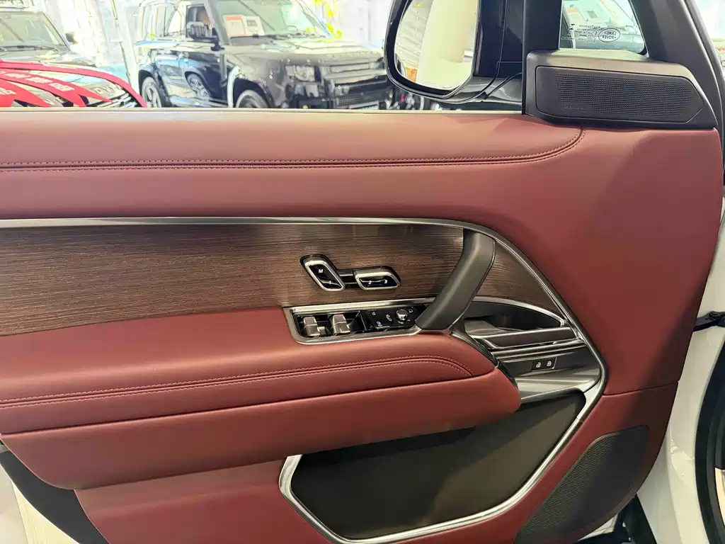 Land Rover Range Rover — миниатюра 5