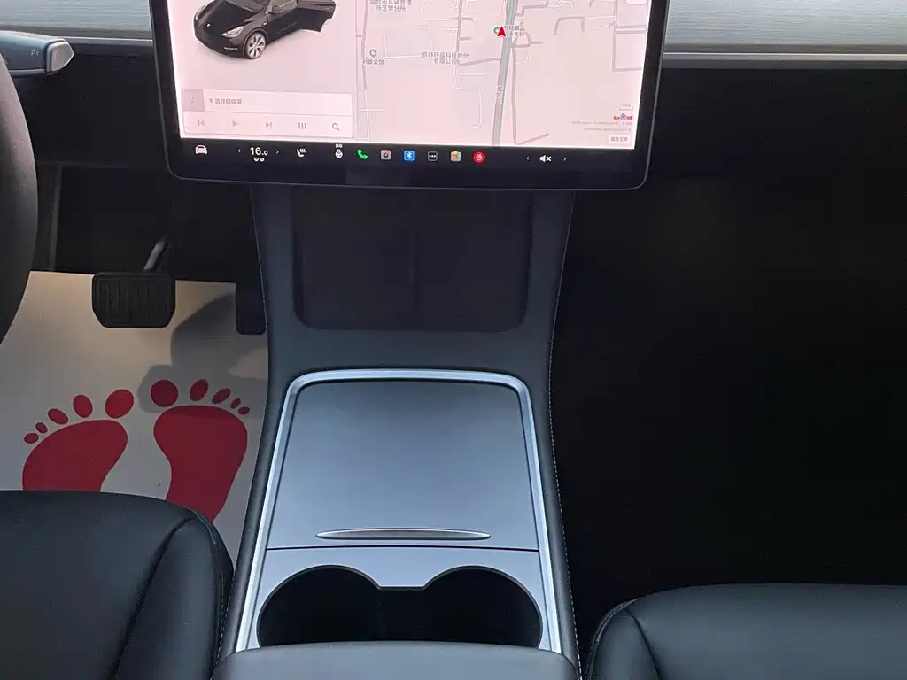 Tesla Model Y — миниатюра 12