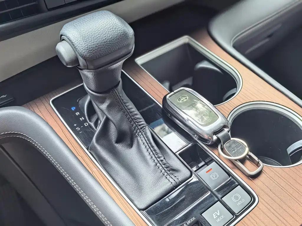 Toyota Sienna — миниатюра 10