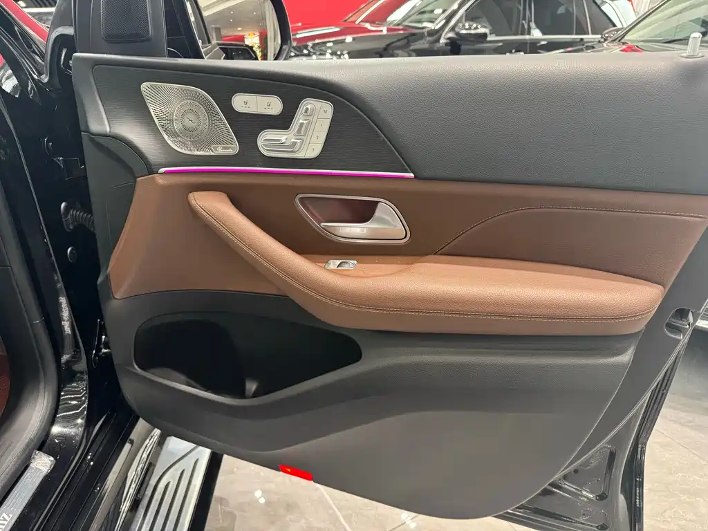 Mercedes-Benz GLE (Import) — миниатюра 19