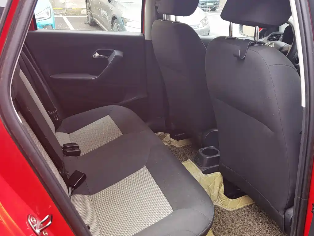 Volkswagen Polo 2016 1.4L MT