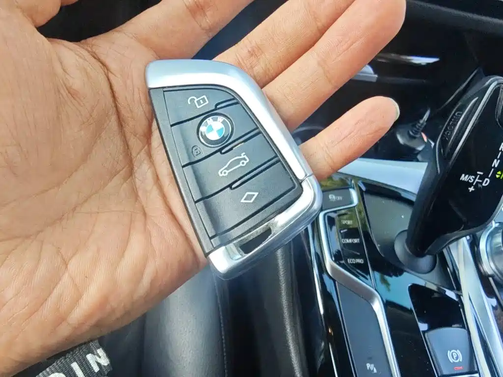 BMW 5 Series — миниатюра 12