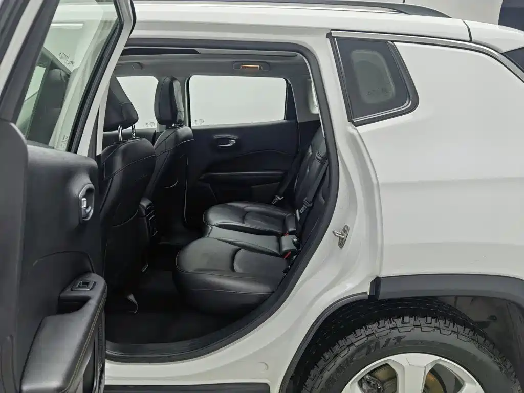 Jeep Compass — миниатюра 15