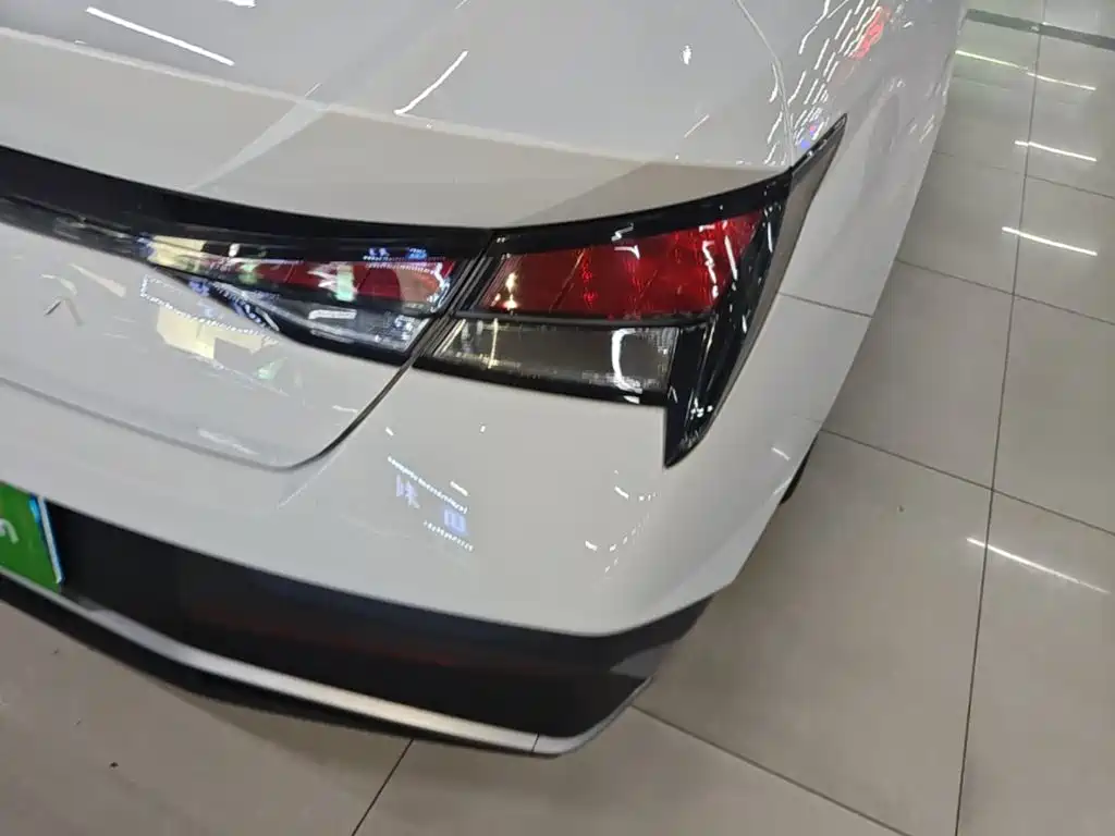 Hyundai Elantra — миниатюра 8