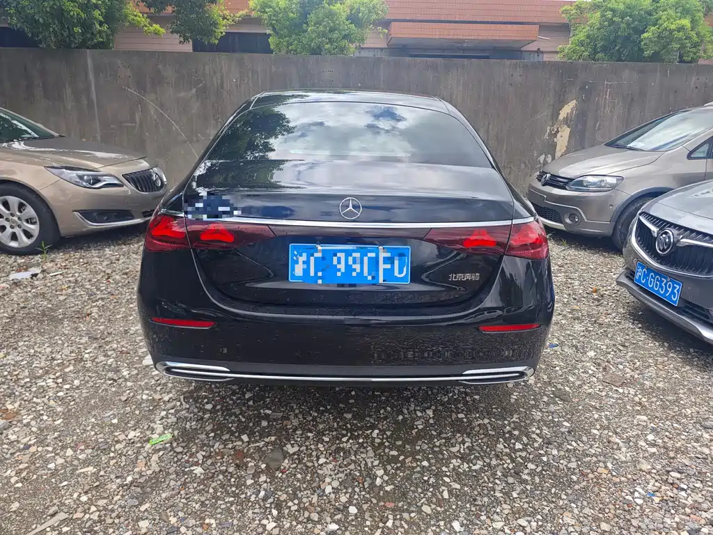 Mercedes-Benz E-Class — миниатюра 5