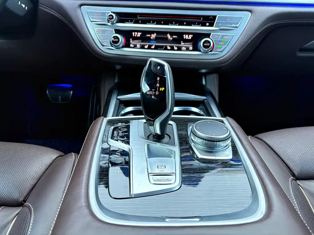 BMW 7 Series — миниатюра 22