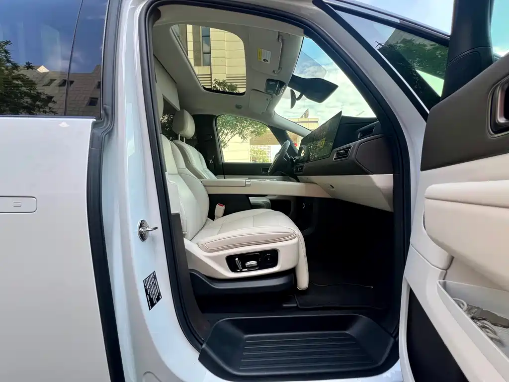 Li Auto Li MEGA — миниатюра 39