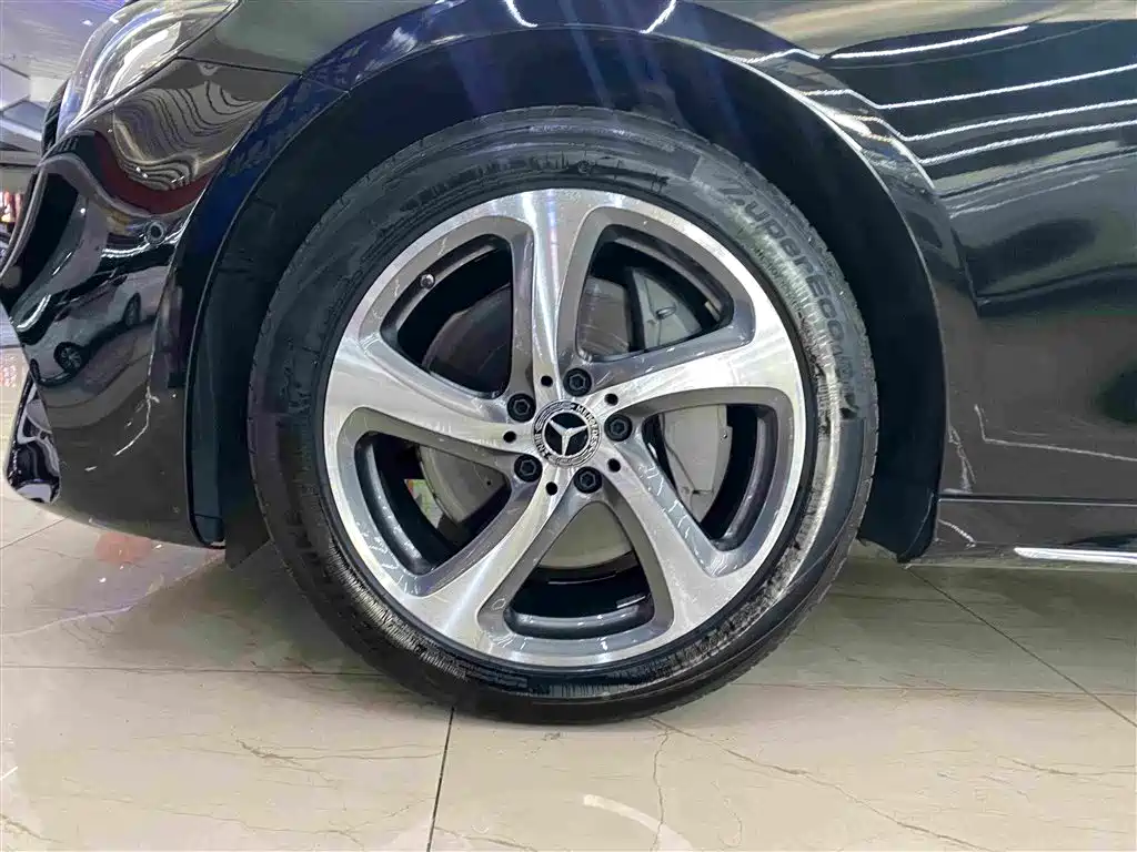 Mercedes-Benz E-Class — миниатюра 5