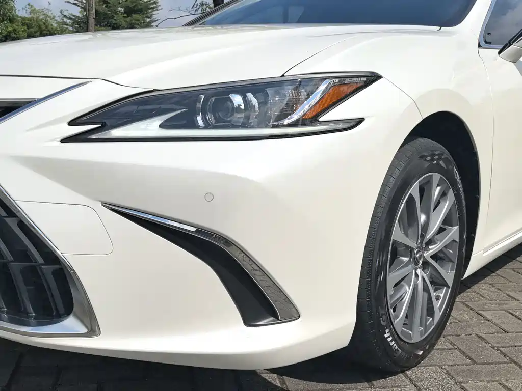 Lexus ES — миниатюра 2
