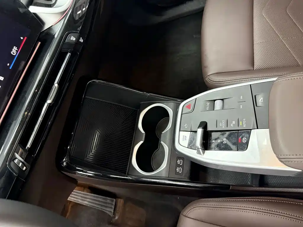 BMW iX1 — миниатюра 15