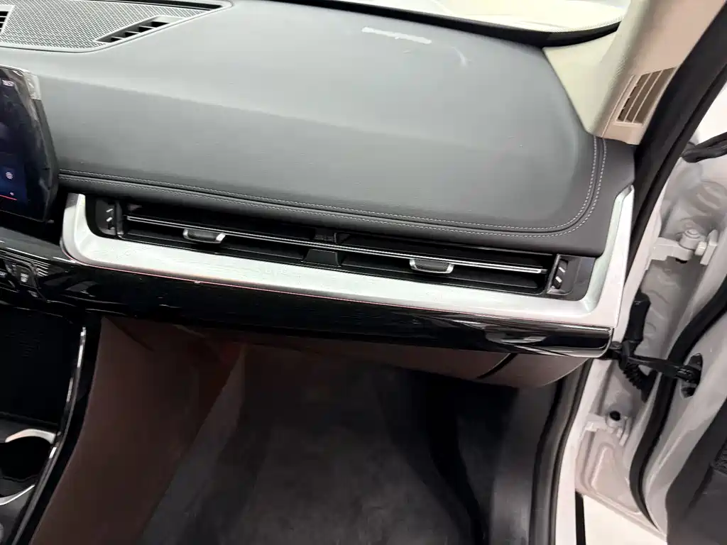 BMW iX1 — миниатюра 18