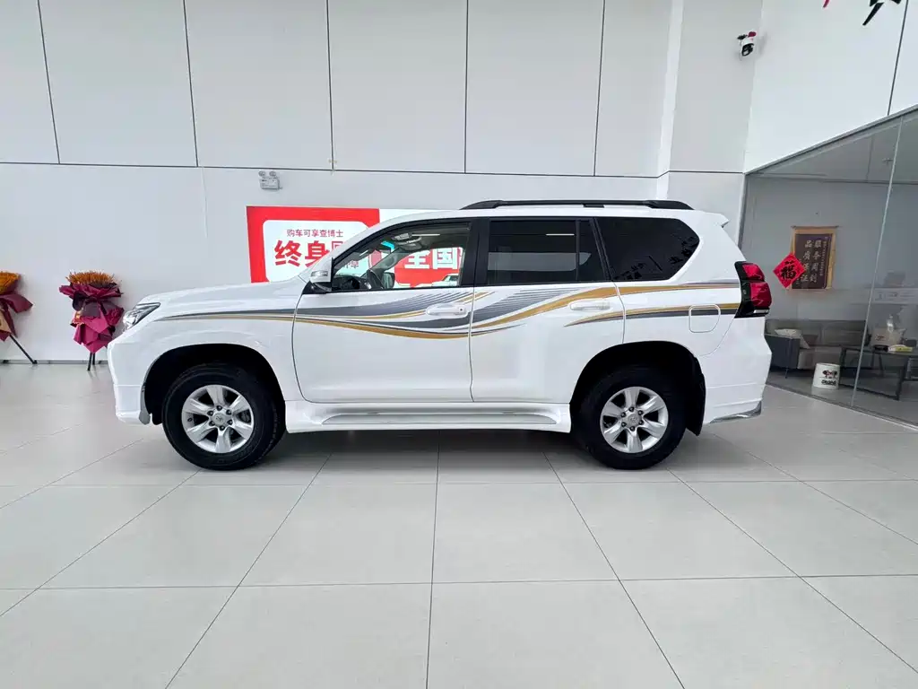 Toyota Land Cruiser Prado 2010 2.7L AT Luxury