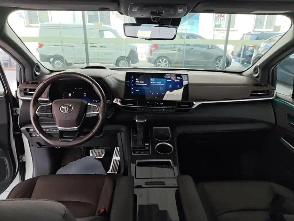 Toyota Sienna — миниатюра 10