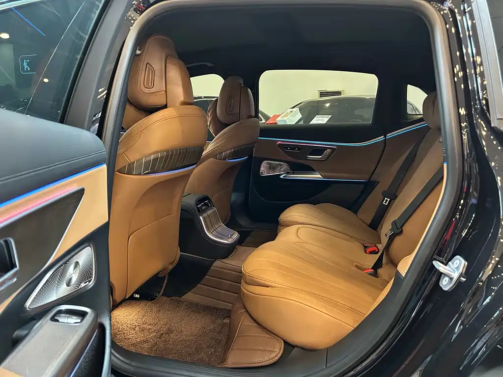 Mercedes-Benz E-Class — миниатюра 8