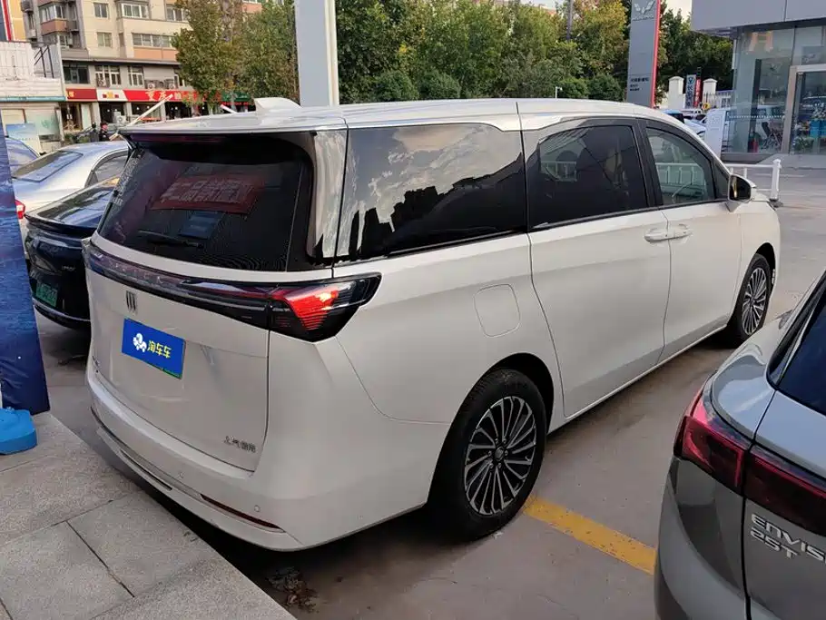 Buick GL8 Hybrid — миниатюра 3