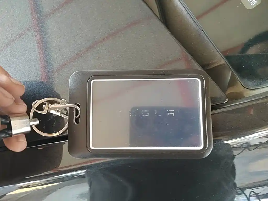 Tesla Model Y — миниатюра 9