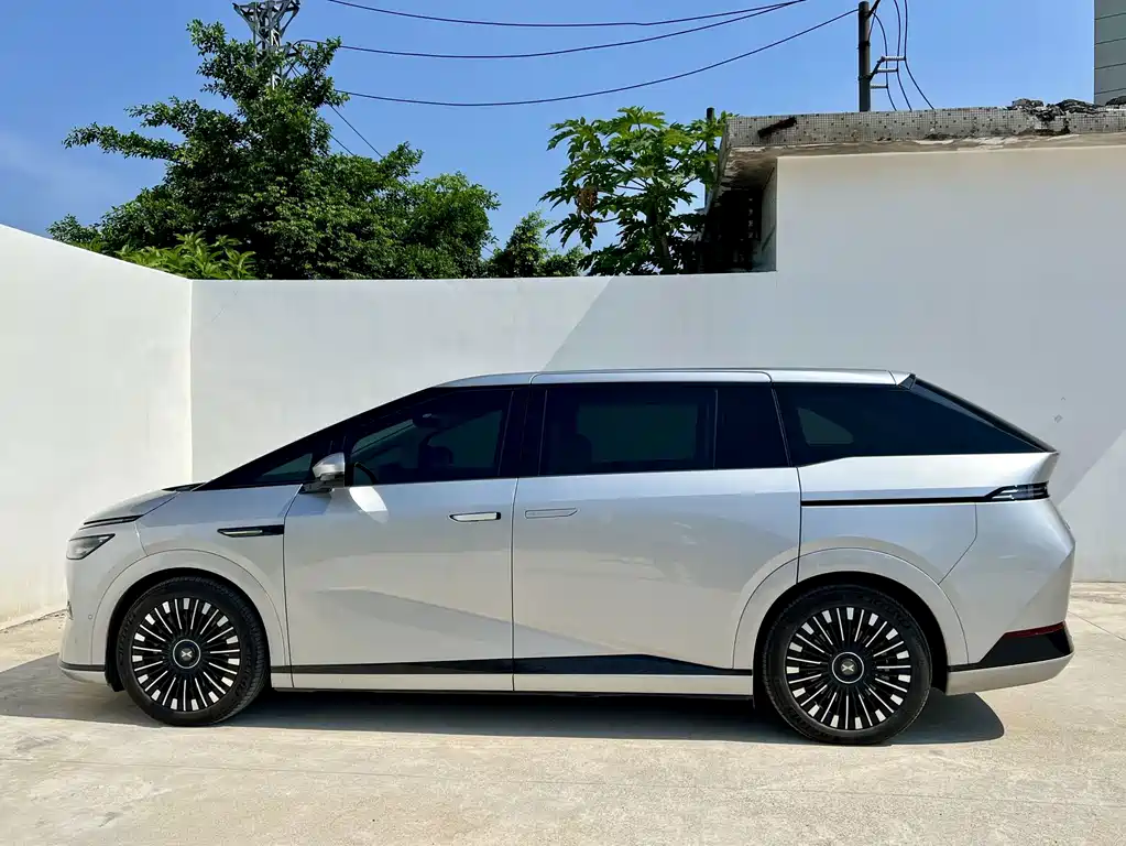 XPeng X9 — миниатюра 16