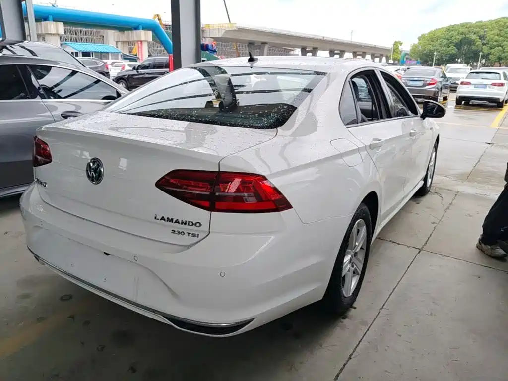 Volkswagen Lamando 2019 230TSI DSG V