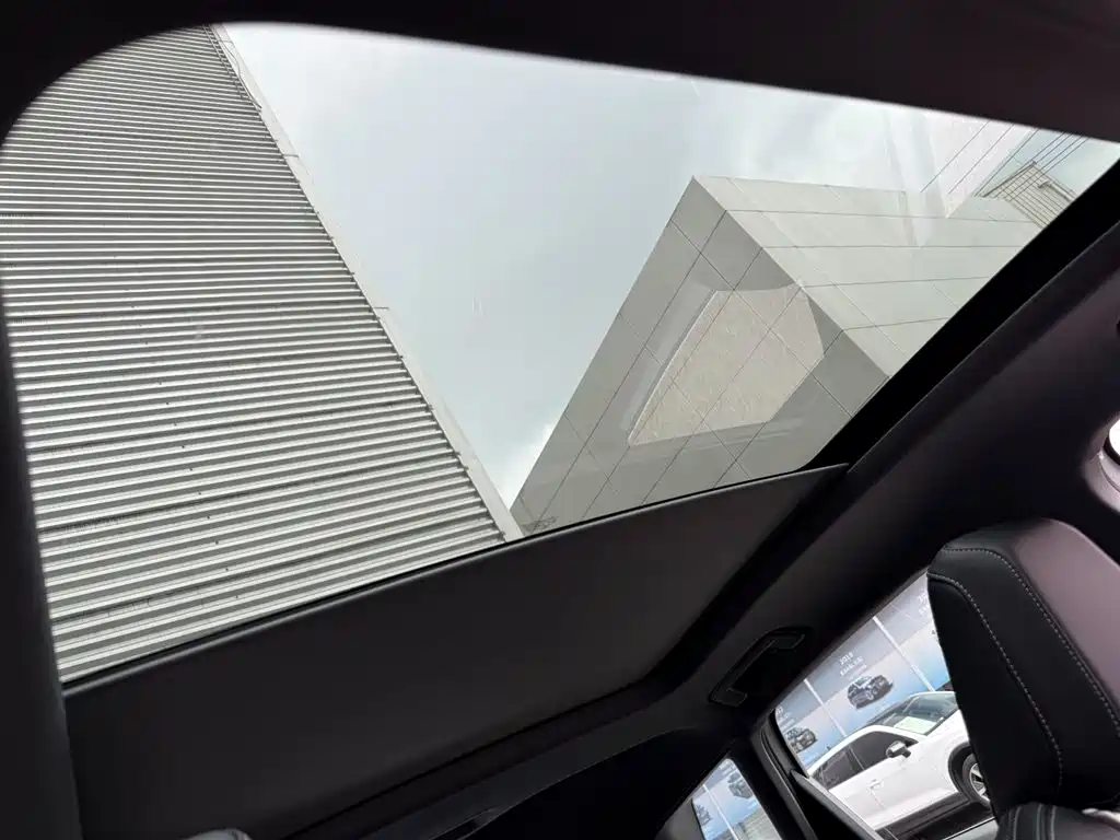 Audi Q4 e-tron — миниатюра 11