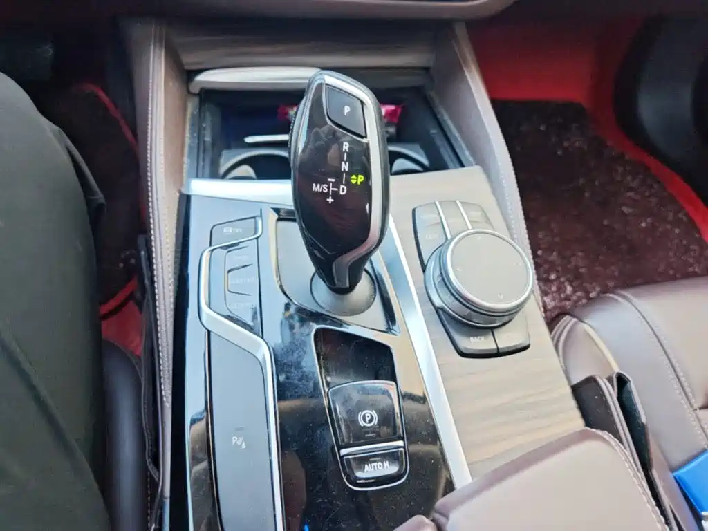 BMW 5 Series — миниатюра 14