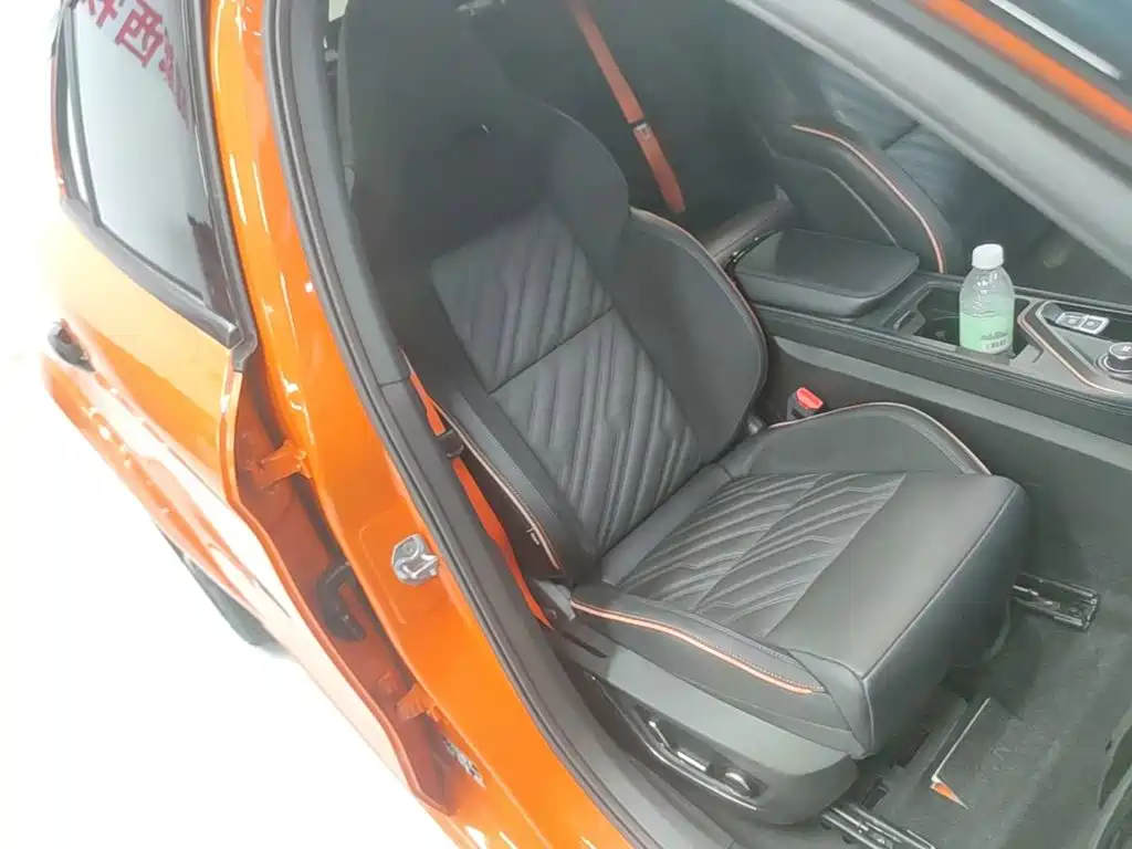 Lynk & Co 02 Hatchback — миниатюра 25