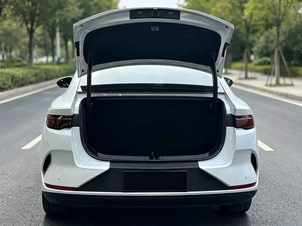 BYD Qin L — миниатюра 8