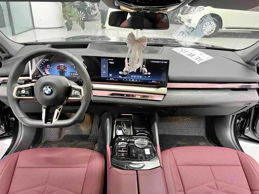 BMW 5 Series — миниатюра 4