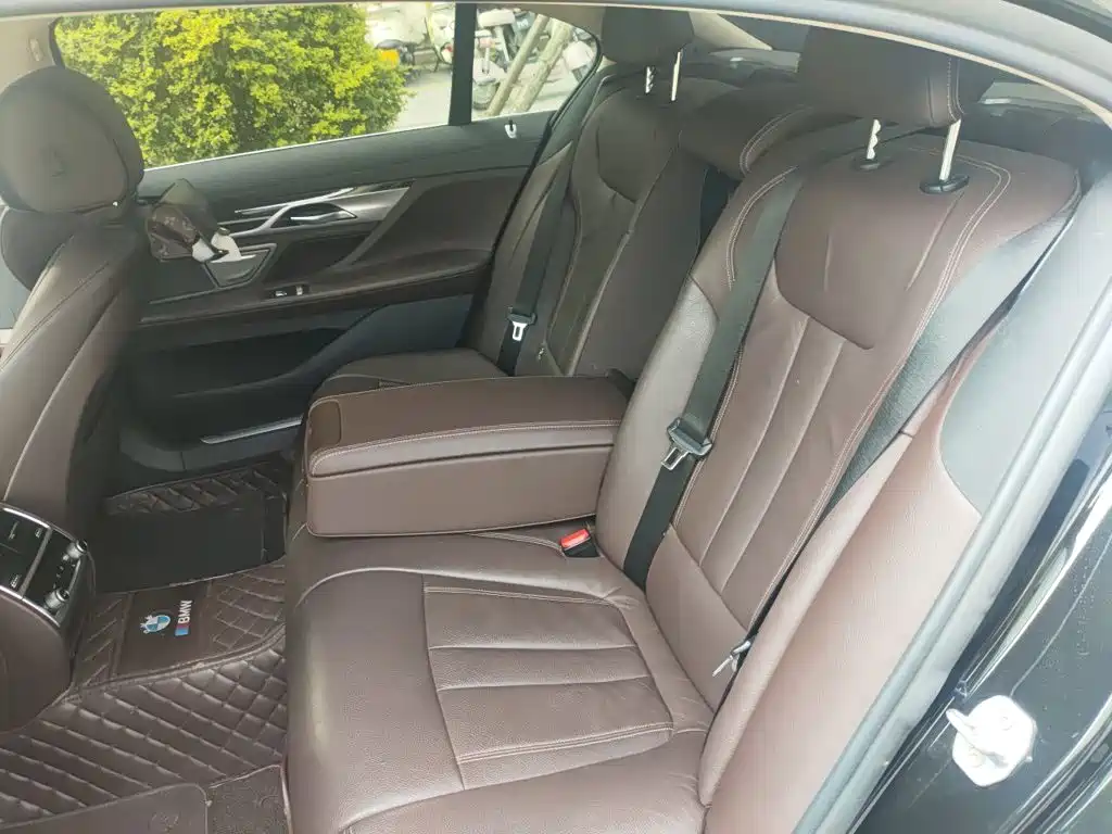 BMW 7 Series — миниатюра 18