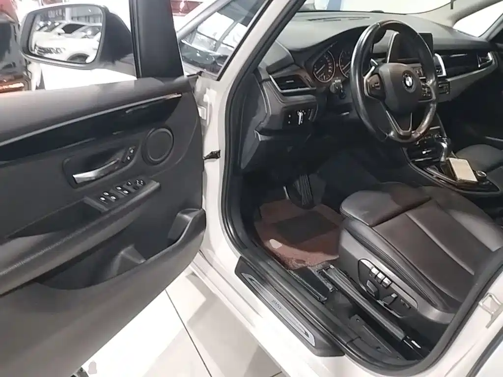 BMW 2 Series Active Tourer — миниатюра 16