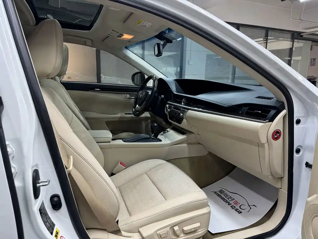 Lexus ES — миниатюра 12