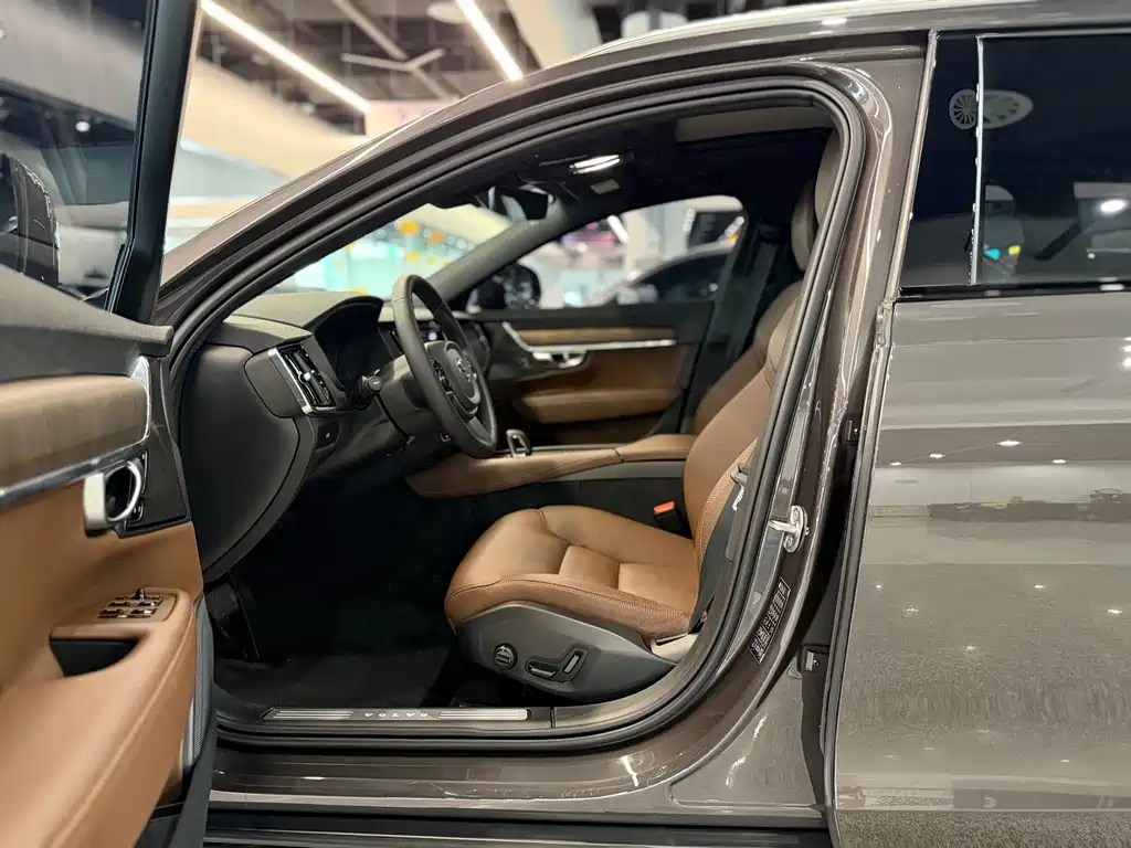 Volvo V90 2024 Cross Country B5 AWD