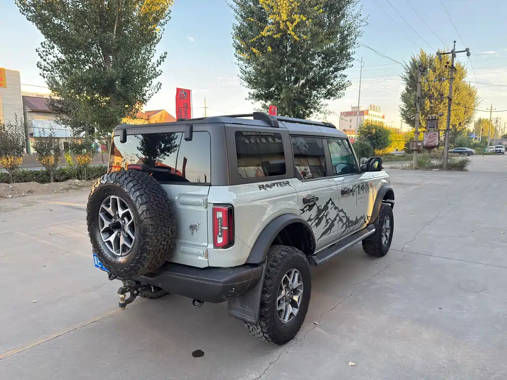 Ford Bronco — миниатюра 5