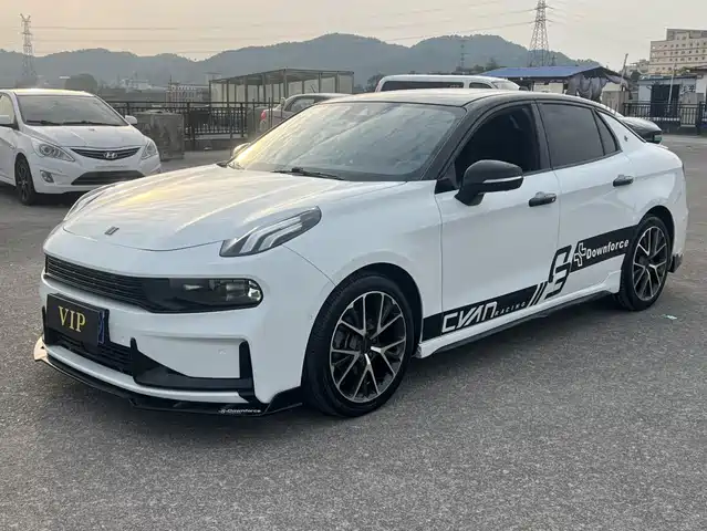 2019 Lynk & Co 03