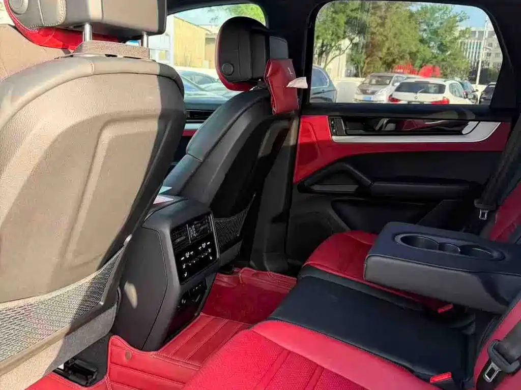 Porsche Cayenne — миниатюра 9