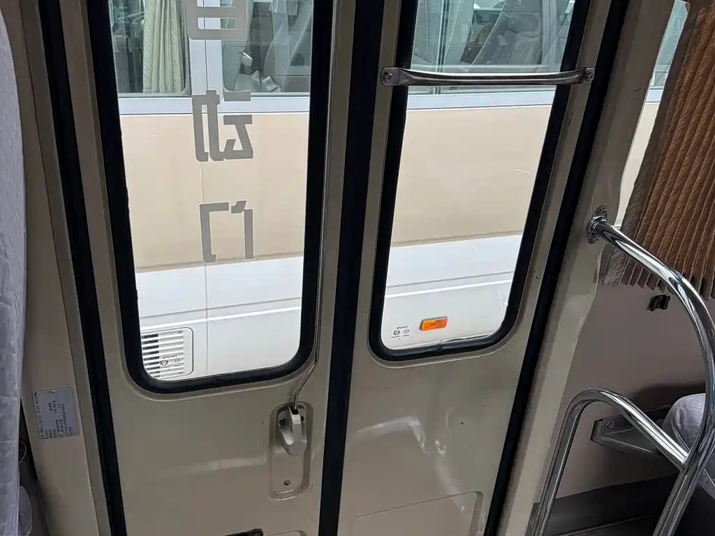 Toyota Coaster — миниатюра 14