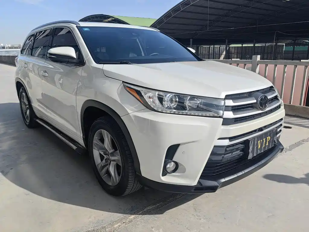 TOYOTA HIGHLANDER