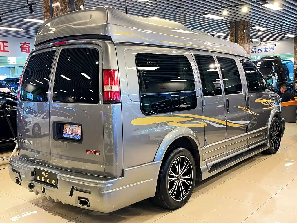 GMC Savana — миниатюра 5